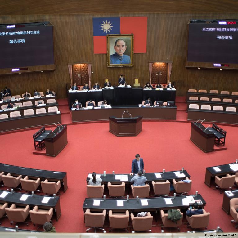 Taivano parlamentas patvirtino didelį ginklų sandorį su JAV Taivano Parlamentas Patvirtino Didel Ginkl Sandor Su Jav