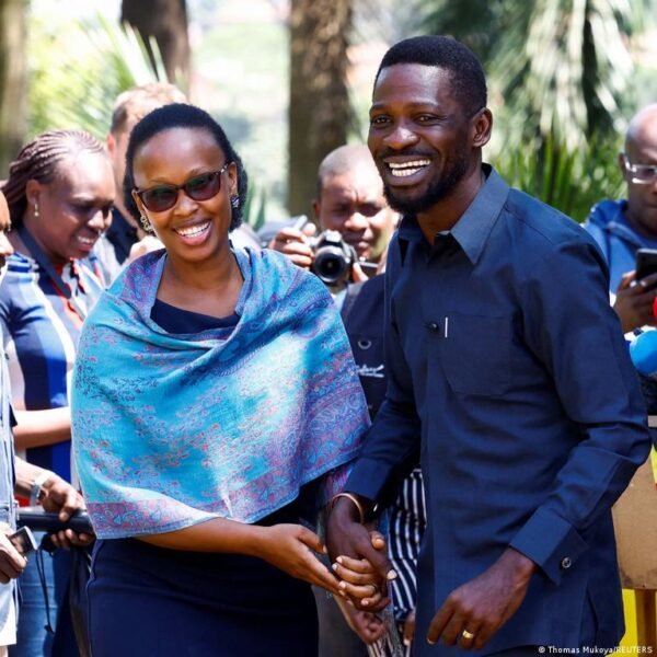Ugandos Opozicijos Lyderis Bobi Wine Pabgo I Alies Po Dviej Mnesi Slapstymosi