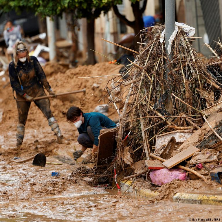 Valensijos Regiono Vadovas Carlos Mazon Iveng Kaltinim Dl Potvyni Valdymo