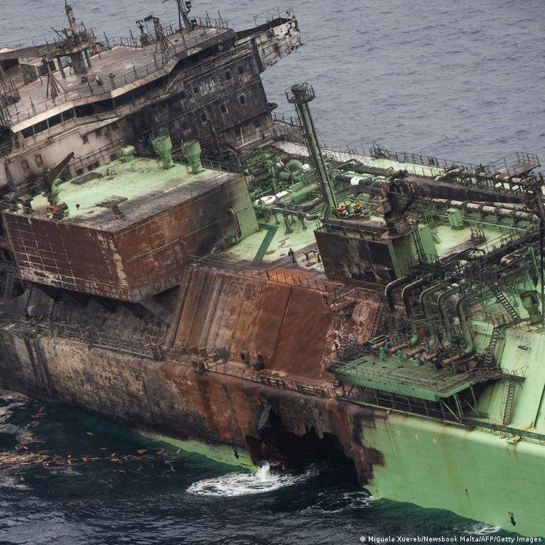 Viduremio Jroje Dreifuoja Be Gulos Liks Rusijos Tanklaivis Gresia Ekologin Katastrofa