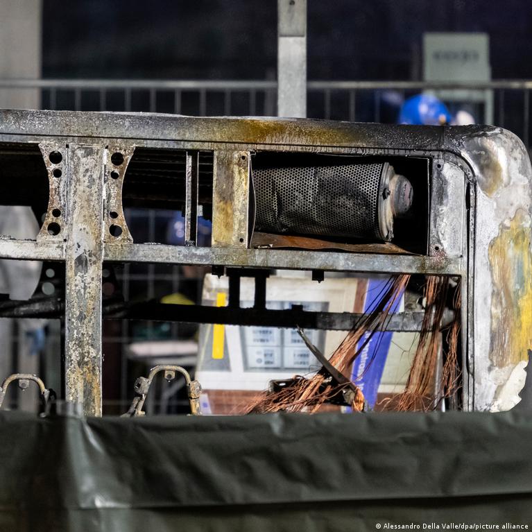 Veicarijoje Tyrimas Dl Autobuso Gaisro Nusineusio Eias Gyvybes Gali Bti Tyinis