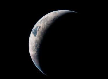 10755 Žemė Kosminėje Tamsoje Artemis Ii įgulos Užfiksuotas Vaizda