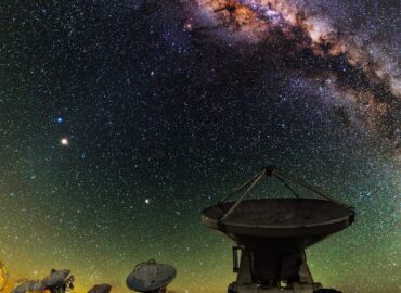 10784 Paukščių Takas Virš Radijo Antenų Atakamos Dykumoje