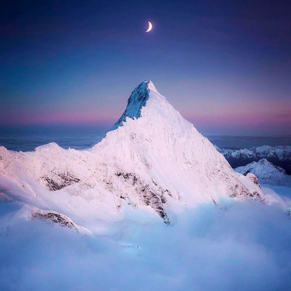 10792 Naujosios Zelandijos Kalnų Viršūnės Po Mėnulio šviesa