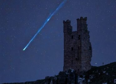 10806 Kometa R3 Panstarrs šviečia Virš Danstanboro Pilies Jungtinė