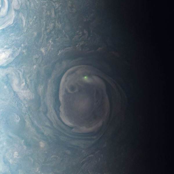 10812 Kosminis Aparatas Juno Užfiksavo žaibo Blyksnį Jupiterio š