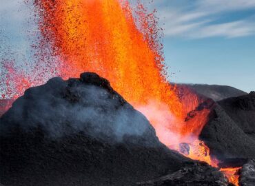 10813 Islandijoje Užfiksuotas įspūdingas Lavos Fontanas Iš Didžiul