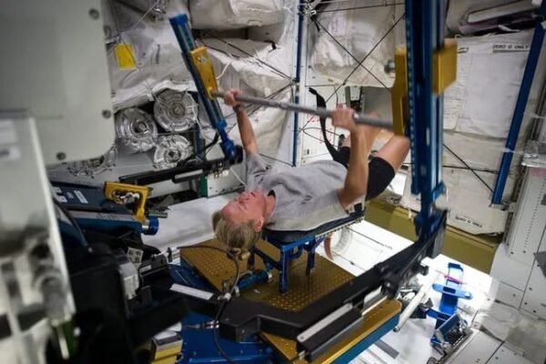 11279 Astronautų Problemos Su Griebimo Jėga Kosmose Ir Po Grįžimo