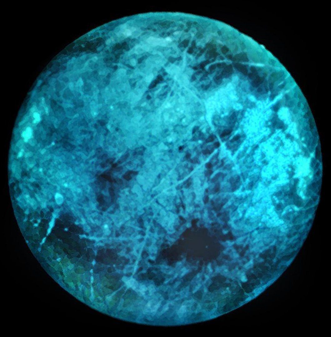 16292 Jupiterio Palydovas Europa švyti Tamsoje Dėl Intensyvaus Rad