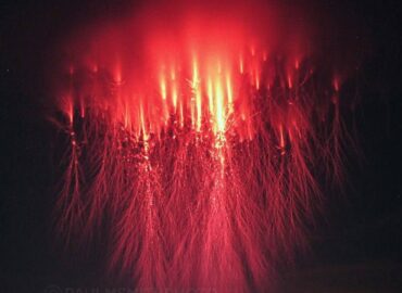 16302 Raudonieji Spraitai Retas žaibų Tipas Pasiekiantis Iki 100