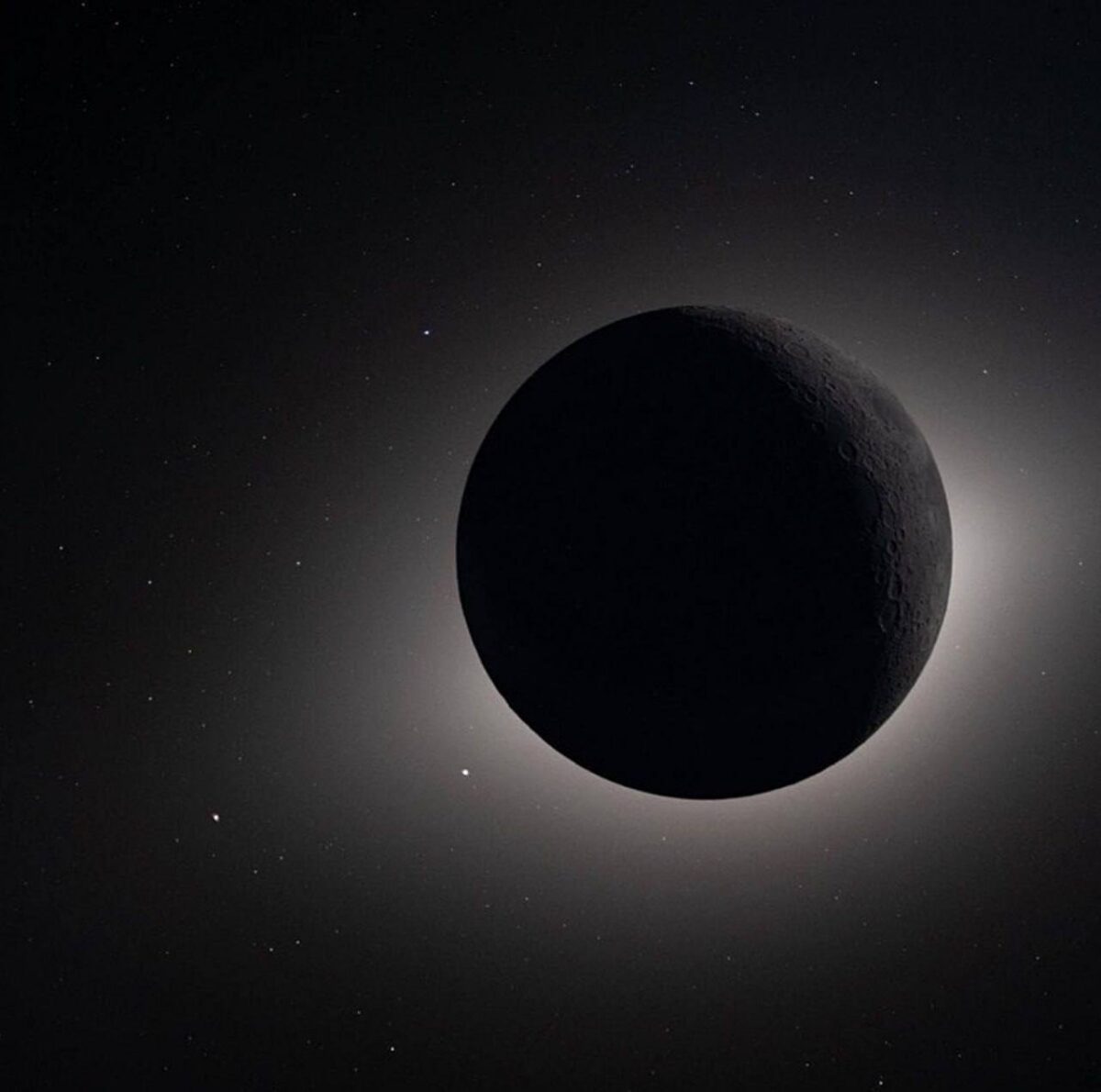 Pilnas Mėnulio užtemimas matomas tik iš Mėnulio kitos pusės 16325 Pilnas Mėnulio Užtemimas Matomas Tik Iš Mėnulio Kitos Pusės