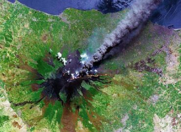 16385 Įspūdingiausi Ugnikalnių Išsiveržimų Vaizdai Iš Kosmoso