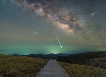 16404 Įspūdingas Mėlynojo Kelio Ir Ryškiausio Meteoro Vaizdas Užfi
