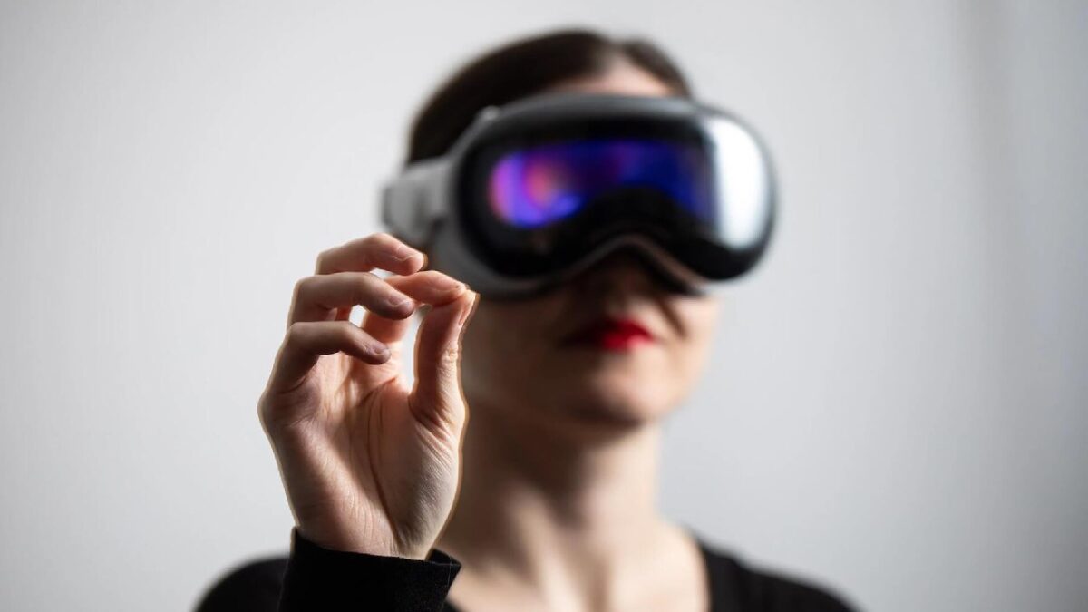 Apple ruošiasi pristatyti keturis išmaniųjų akinių modelius