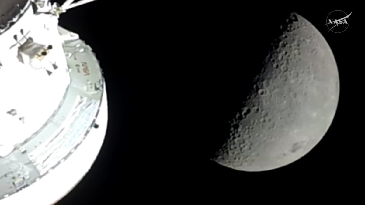 Kosminis laivas Orion netrukus praras ryšį su Žeme dėl Mėnulio uždangos 2403 Kosminis Laivas Orion Netrukus Praras Ryšį Su Žeme Dėl Mėnul