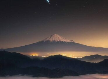 2988 Meteoras Virš Fudzijamos Kalno įspūdingas Dangaus Reiškinys