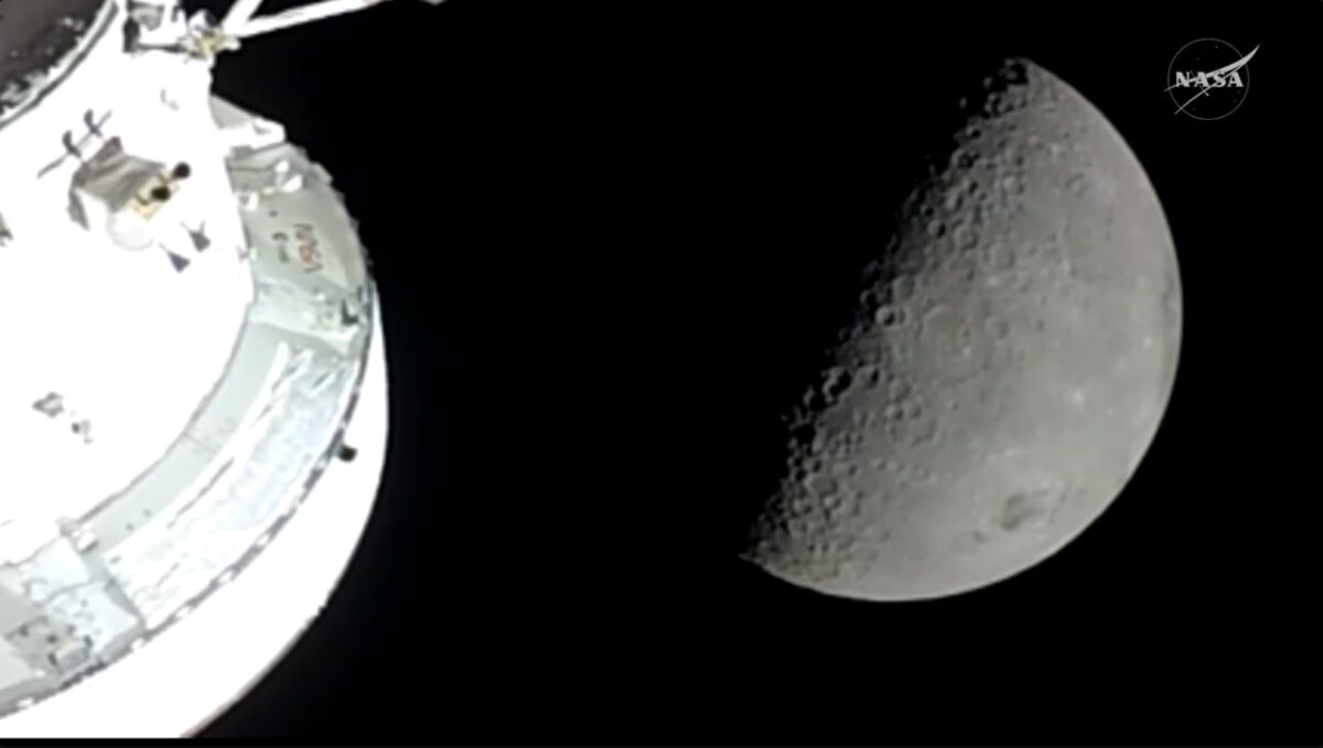 3275 Kosminis Laivas Pasiekia Artimiausią Mėnuliui Orbitos Tašką