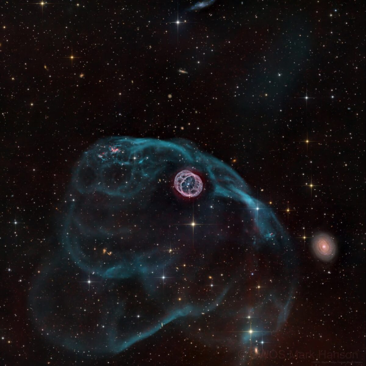 3328 Longmore 8 Paslaptinga Planetrinė ūka Centauro žvaigždyne