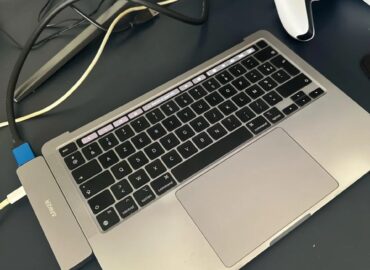 7046 Vartotojas Paverčia Be Galvos Macbook į Staliniam Kompiute