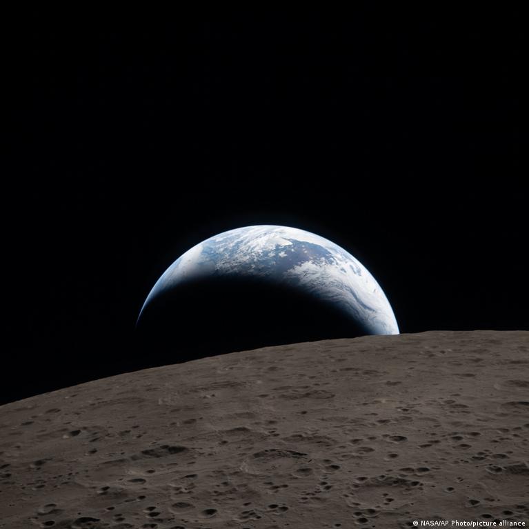 Artemis II astronautai įamžino „Žemės nusileidimą“ mėnulio horizonte Artemis Ii Astronautai Amino Ems Nusileidim Mnulio Horizonte