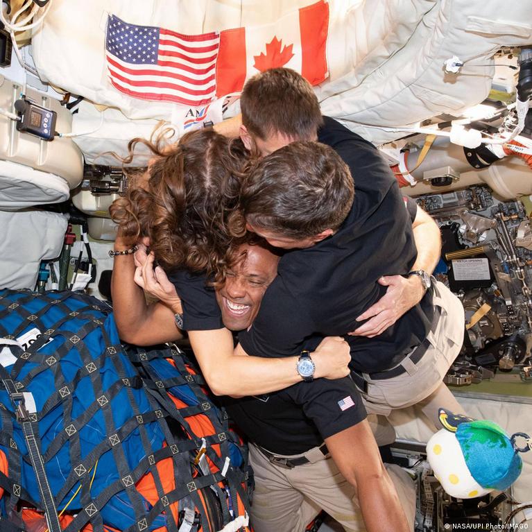 Artemis II astronautai ruošiasi nusileidimui Ramiajame vandenyne prie Kalifornijos krantų Artemis Ii Astronautai Ruoiasi Nusileidimui Ramiajame Vandenyne Prie Kalifornijos Krant