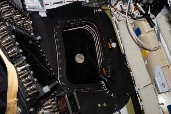 Artemis Ii Astronautai Saugiai Gro Em Po Istorins Kelions Aplink Mnul