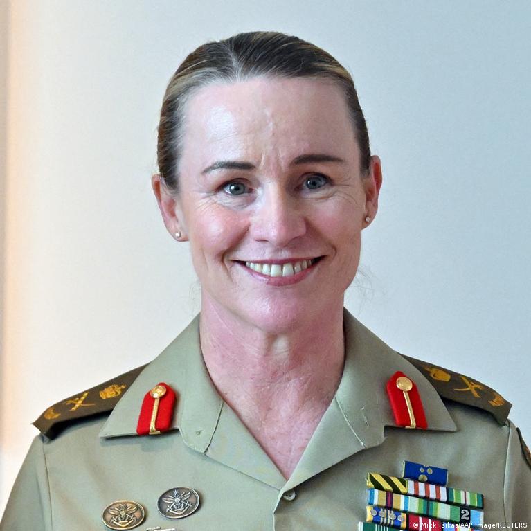 Australija Paskyr Pirmj Moter Kariuomens Vadu