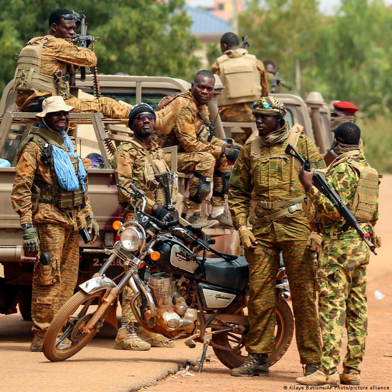 Burkina Faso kariuomenė kaltinama dėl daugumos civilių mirčių