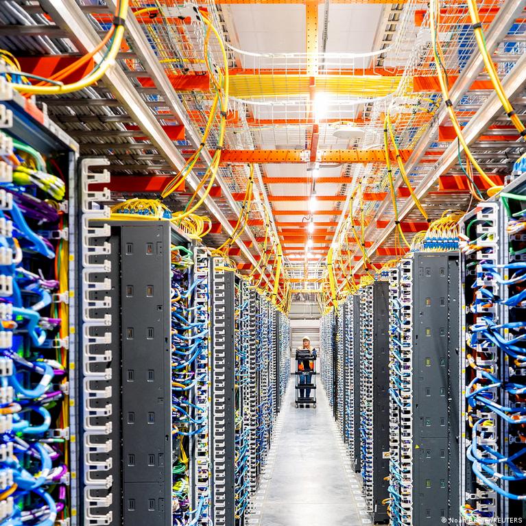 Debes Kompiuterija Vis Dar Priklauso Nuo Akmens Angli Ir Duj