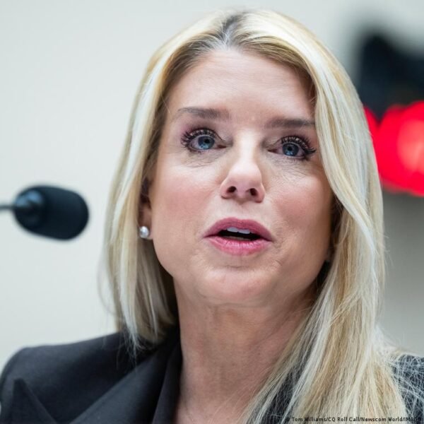 Donaldas Trumpas Paalino Generalin Prokuror Pam Bondi