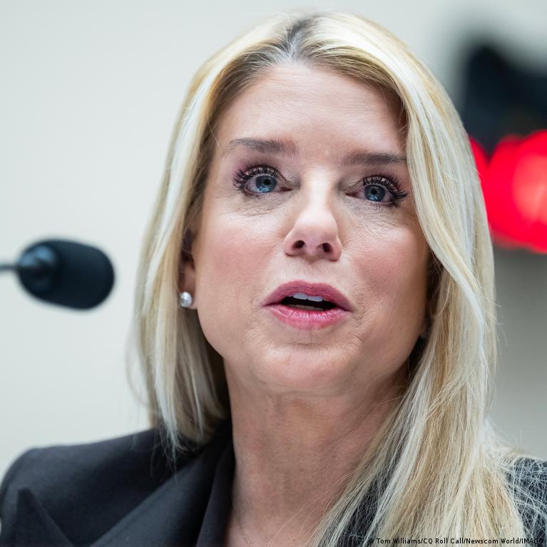 Donaldas Trumpas Paalino Generalin Prokuror Pam Bondi