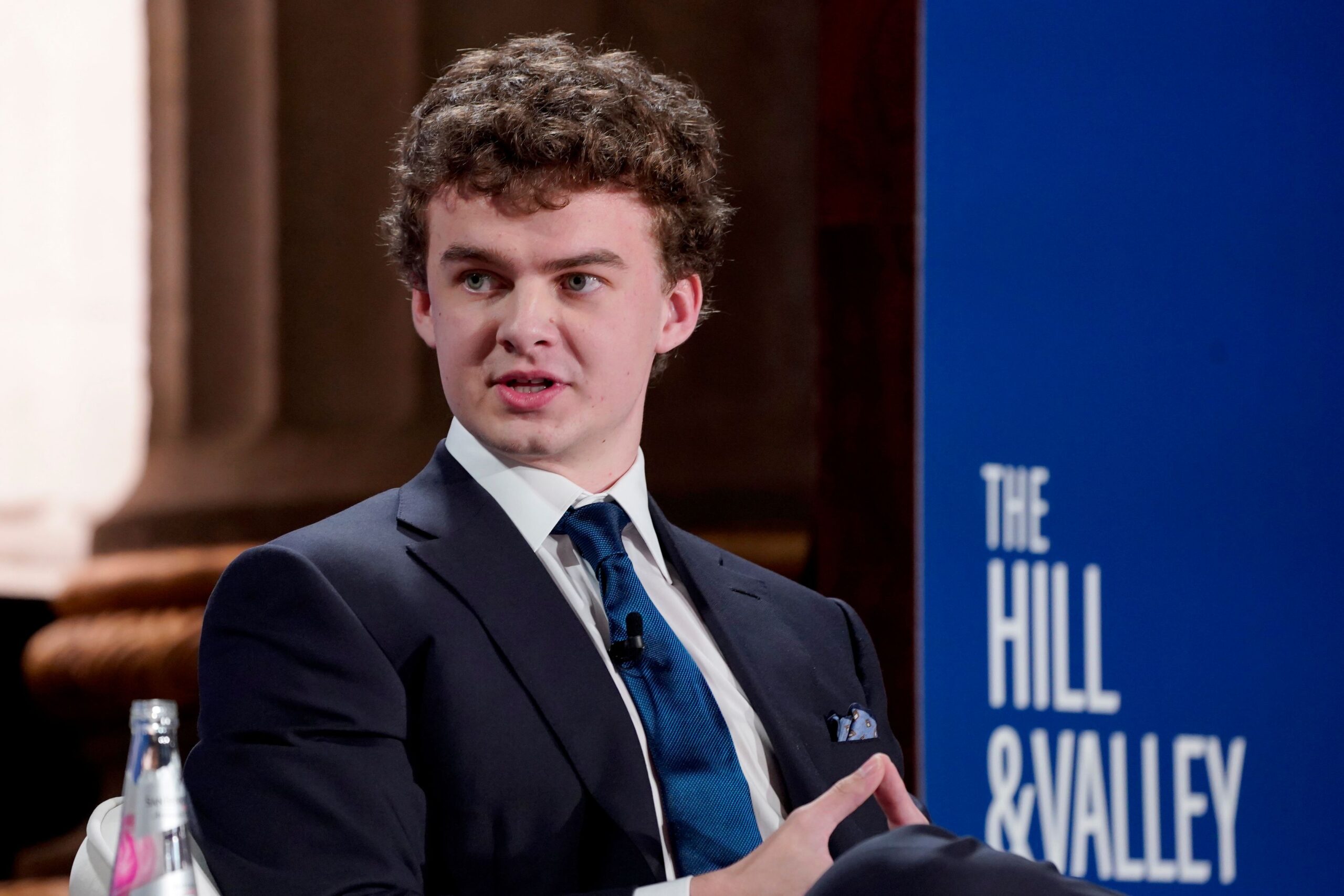 Edward Coristine Dalyvauja Sukiavimo Tyrimuose Su Nicku Shirley