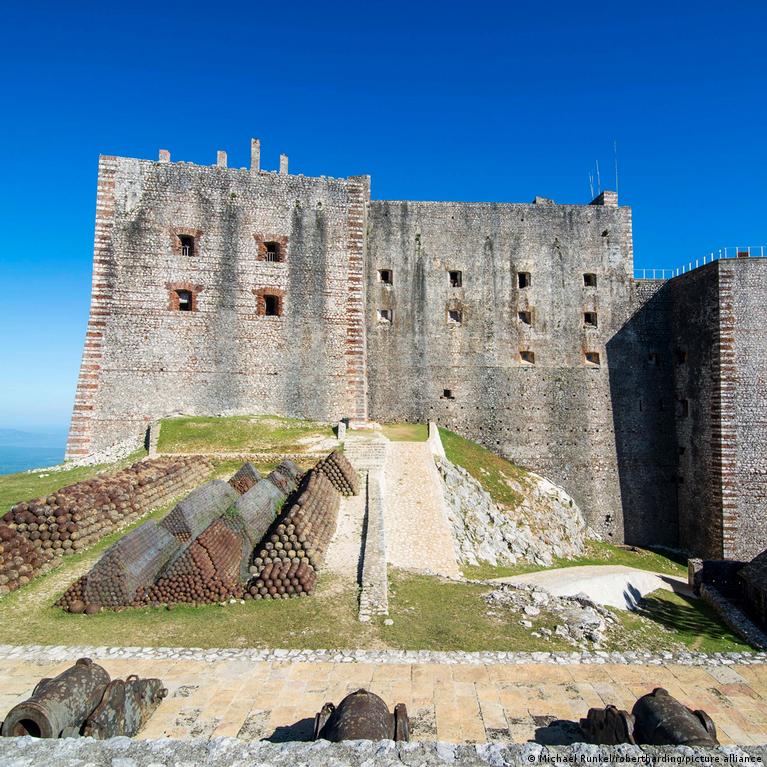 Haitis Daugiau Nei 30 Uvusij Spstyje Prie Istorins Tvirtovs