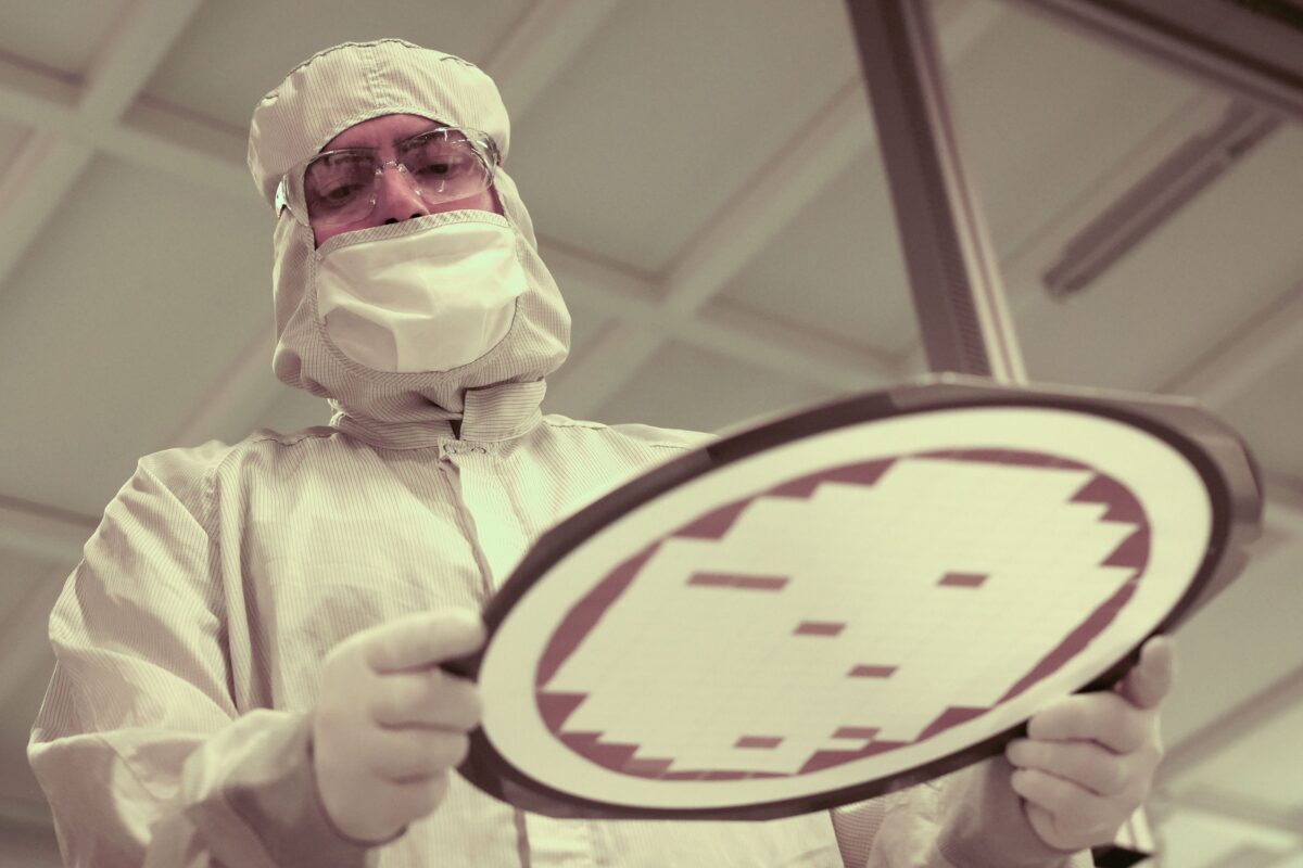 Intel Investuoja Paangi Lust Pakavim Siekdama Ai Rinkos Virns