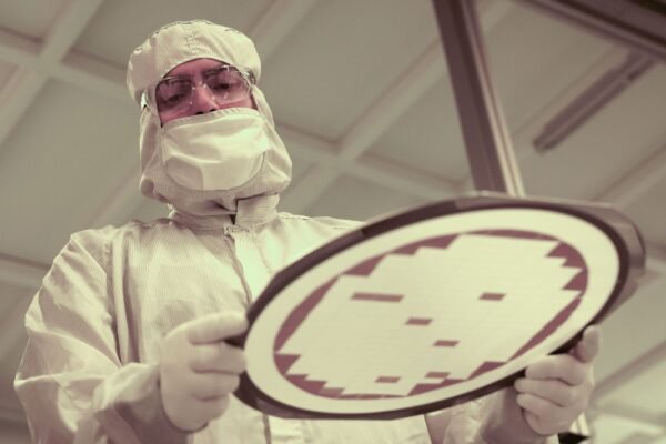 Intel Investuoja Paangi Lust Pakavim Siekdama Ai Rinkos Virns