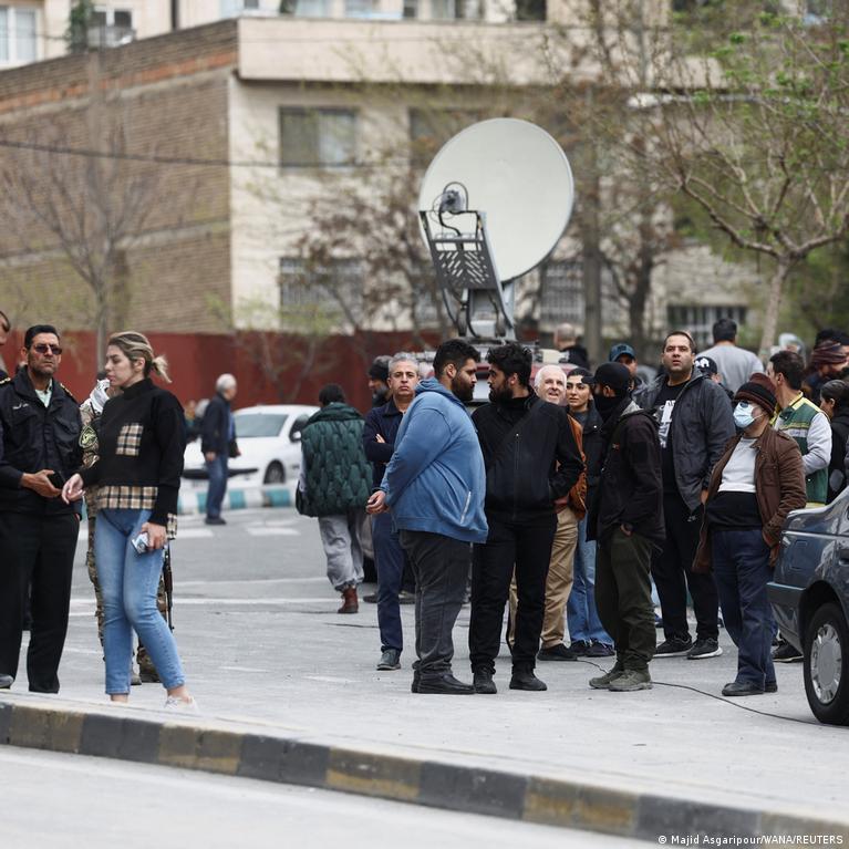 Iranas skelbia pergalę kare, tačiau gyventojai baiminasi ateities Iranas Skelbia Pergal Kare Taiau Gyventojai Baiminasi Ateities