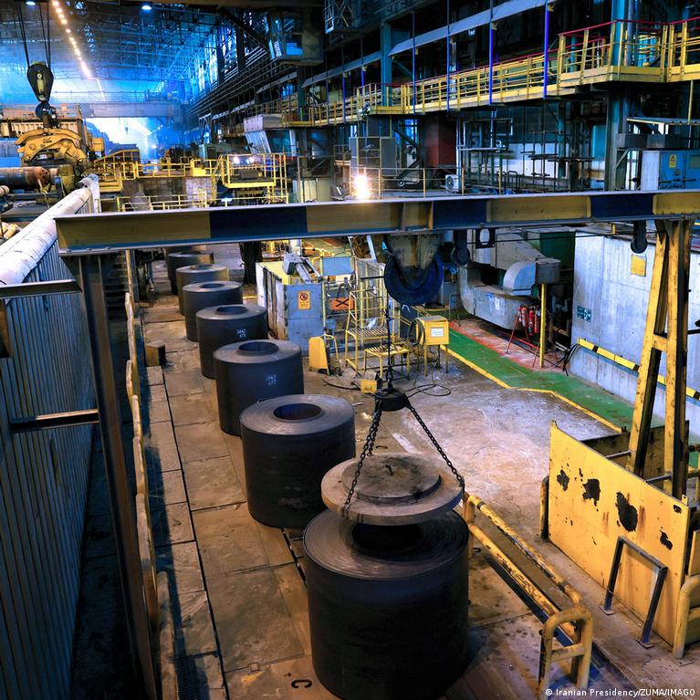 Jav Ir Izraelio Smgiai Irano Plieno Gamykloms Gali Pakenkti Ekonomikai