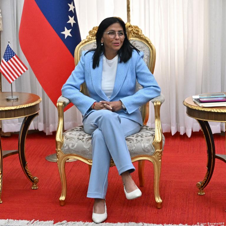 JAV panaikino sankcijas laikinojoje Venesuelos vadovėje Delcy Rodriguez