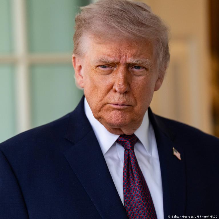 Jav Teisjas Atmet Trumpo Iekin Prie Wall Street Journal