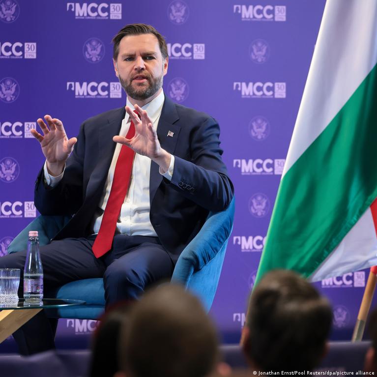 Jd Vance Kritikuoja Zelensk Ir Ukrain Vizito Vengrijoje Metu