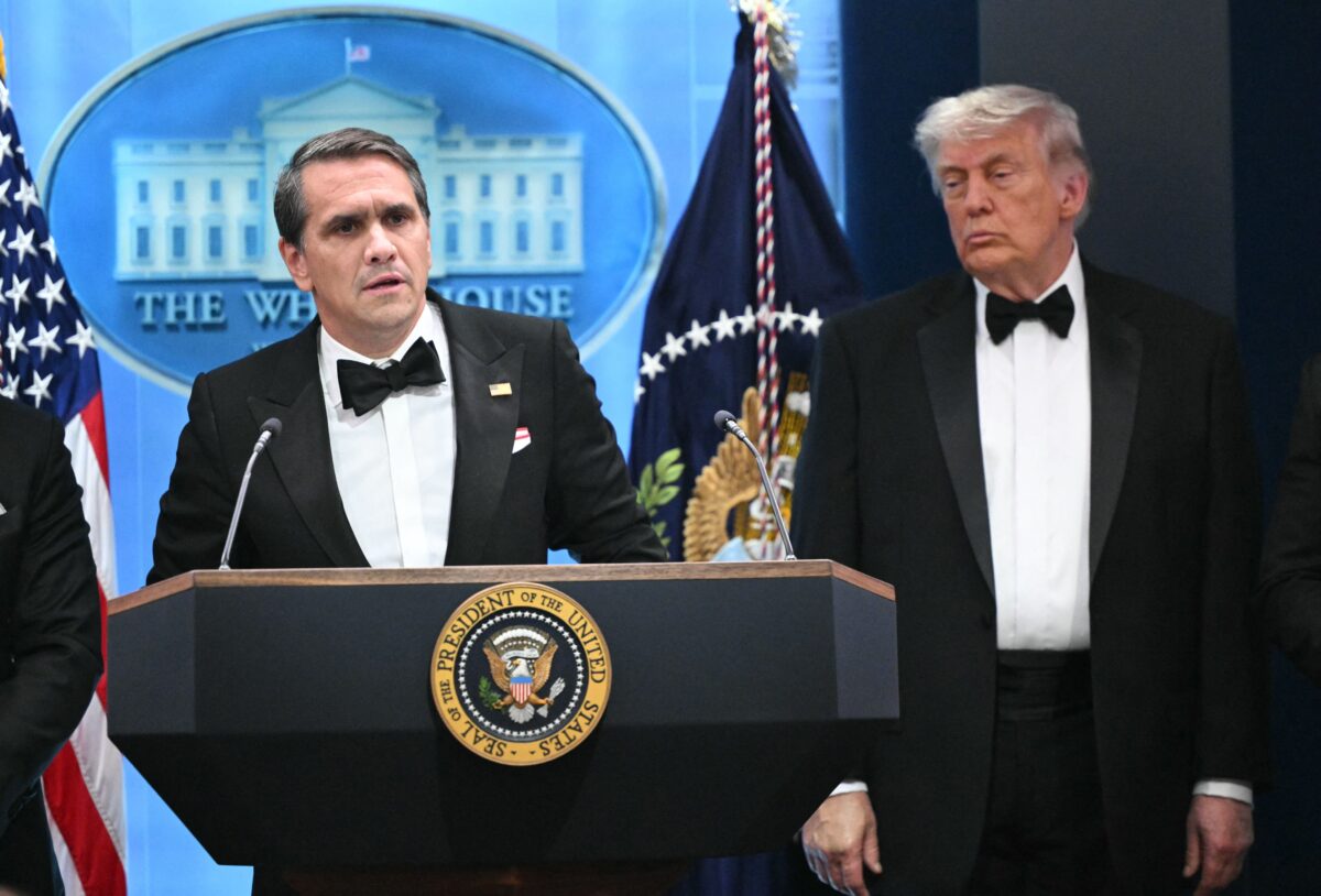 Kalifornijos Ininierius Tariamas Audymu Baltj Rm Korespondent Vakarienje