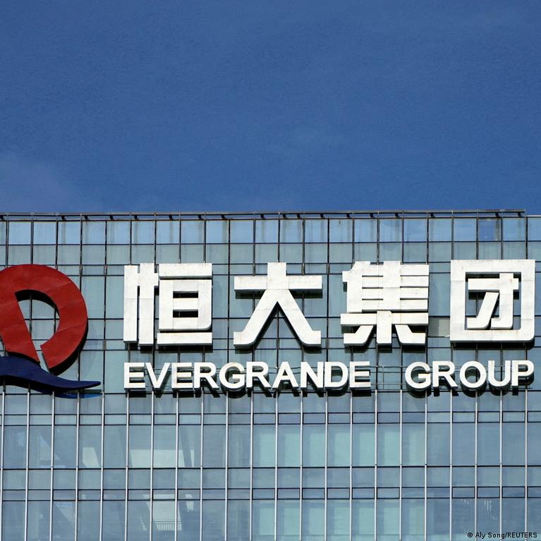 Kinijos nekilnojamojo turto milžinės Evergrande įkūrėjas pripažino kaltę Kinijos Nekilnojamojo Turto Milins Evergrande Krjas Pripaino Kalt