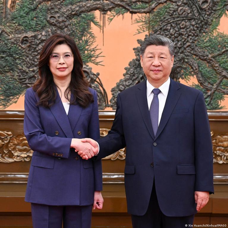 Kinijos Vadovas Xi Susitiko Su Taivano Opozicijos Lyderiu Pekine