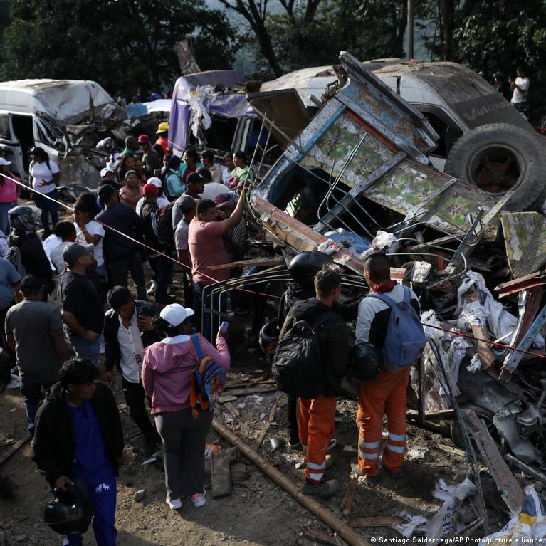 Kolumbijoje Sprogimas Panamerikos Greitkelyje Nusine 14 Gyvybi