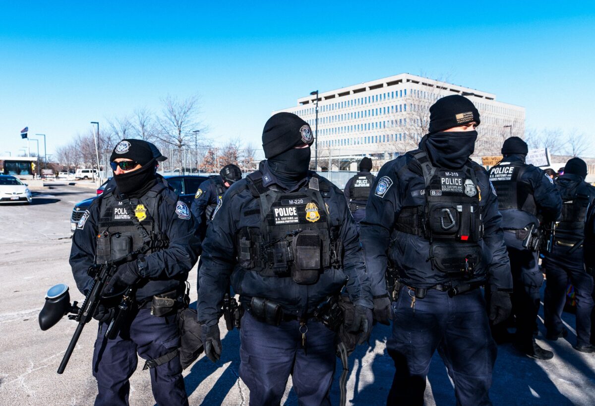 Kongresas spaudžia DHS dėl Palantir vaidmens imigracijos kontrolėje