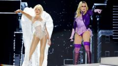 Madonna siūlo atlygį už dingusią Coachella kostiumų dalį