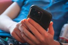 Meta pašalina Facebook skelbimus, kviečiančius prisijungti prie bylų dėl socialinių tinklų priklausomybės