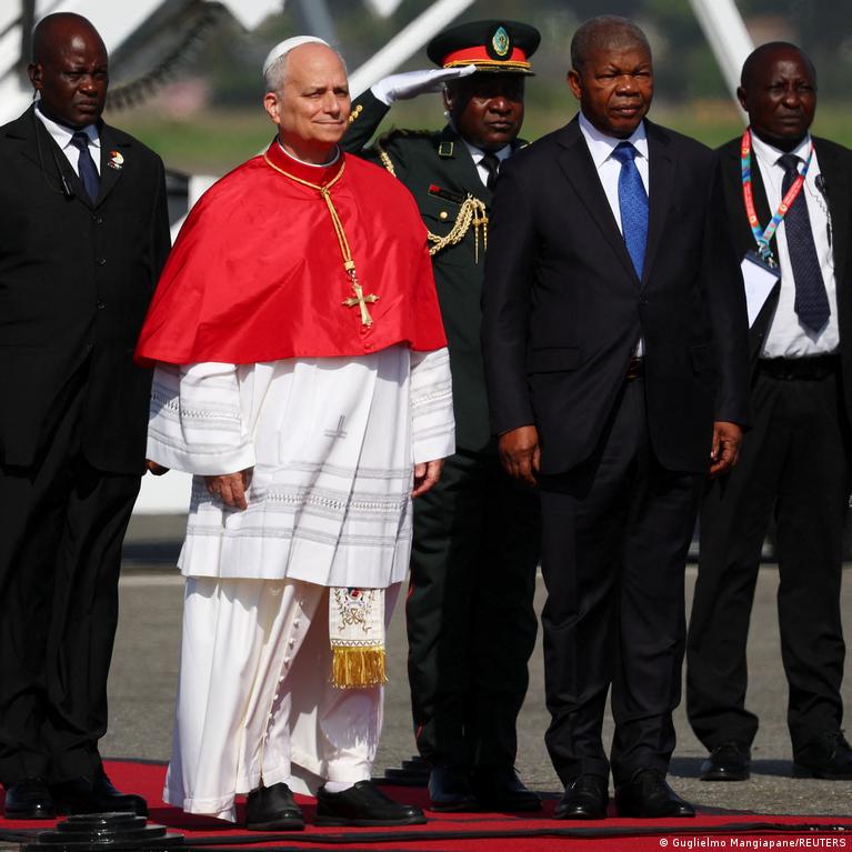 Popieius Leo Xiv Siekia Taikos Ir Vengia Gin Su Trumpu