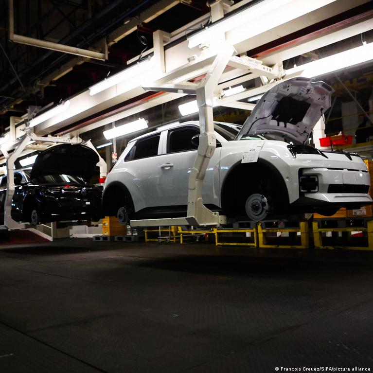 Renault mažina inžinierių darbo vietas dėl konkurencijos su Kinijos automobilių gamintojais