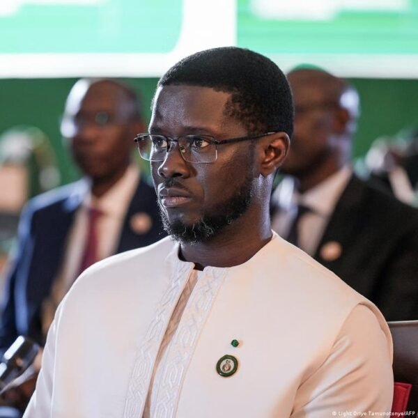 Senegalo Prezidentas Patvirtino Statym Dvigubinant Bausm U Tos Paios Lyties Santykius